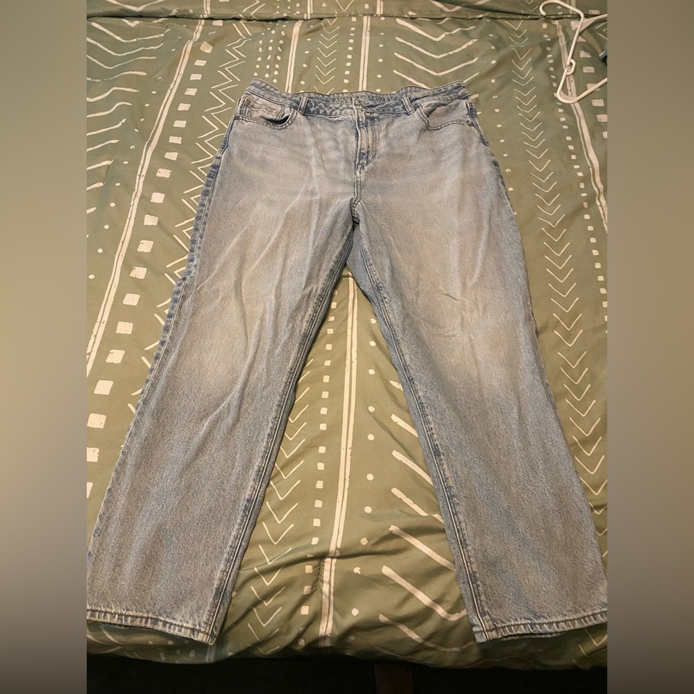 American Eagle Outfitters Light Blue Mom Jean